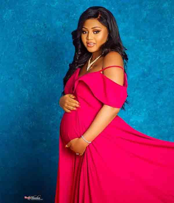 More cute photos from Regina Daniel's camp